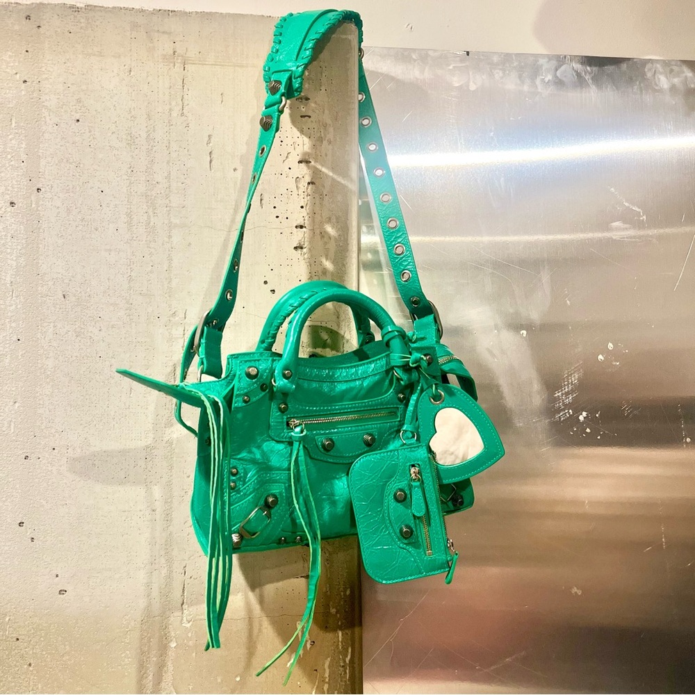 $2790 Balenciaga Arena Neo Cagole Lamb Leather Crossbody Bag, Vivid Green 700940 - Picture 2 of 16